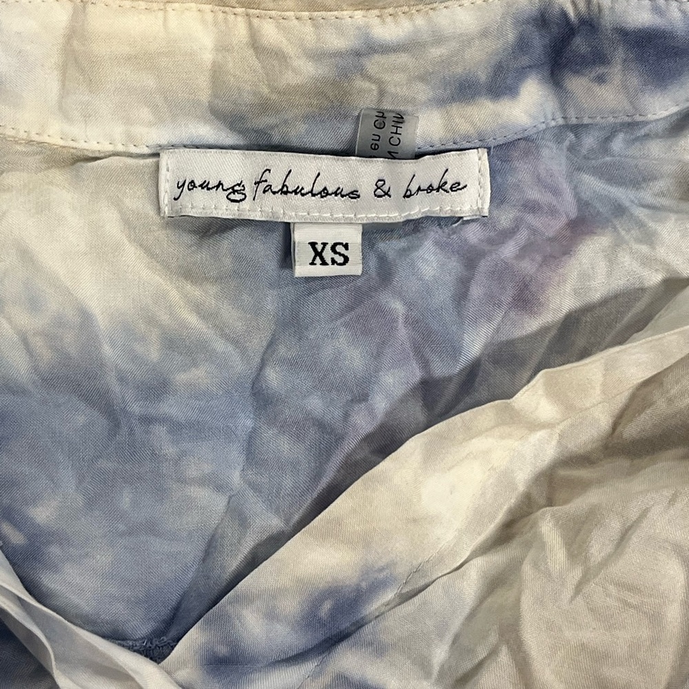 Button up - Picture 2 of 2